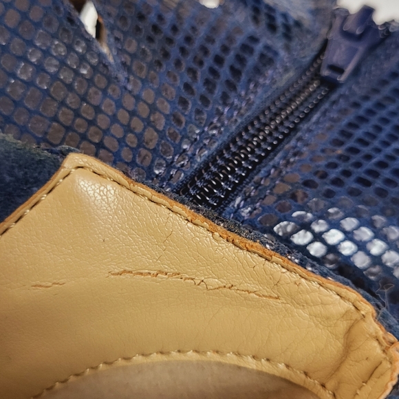 Isola Womens 7.5 Navy Blue Snake Embossed Triple Strap Buckle Open Peep … - Picture 7 of 15